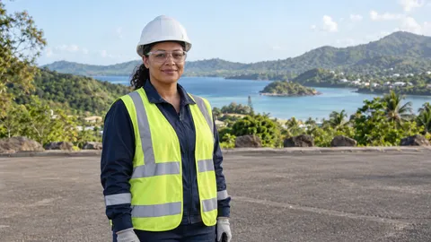 Personne fictive équipée devant un lagon et des collines verdoyantes, dans un cadre inspiré de la région Mayotte